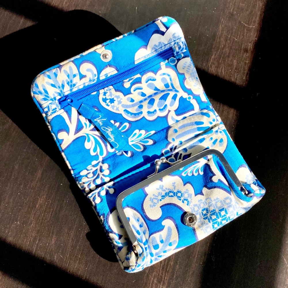 Vera Bradley Patterned Blue Wallet New